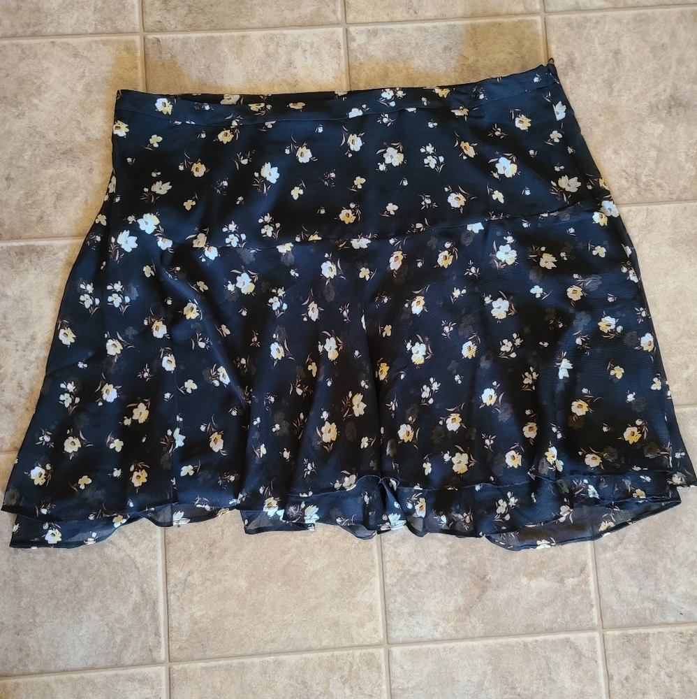 Layered Flirty Black Floral Skirt Wms 16